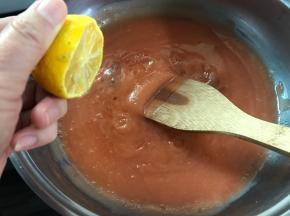 再挤上半个柠檬的汁。