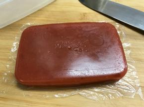 凝固后倒出容器。