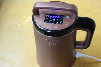 选择热米糊功能即可；PS：每个豆浆不同，操作略有不同。