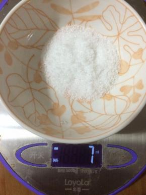 把糖的量称好
