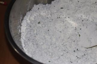 加入白糖、小苏打、盐