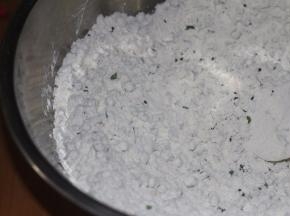 加入白糖、小苏打、盐