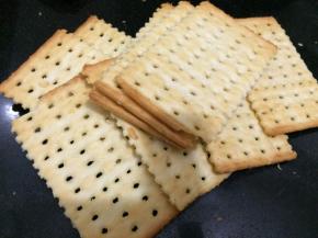 准备好咸饼干