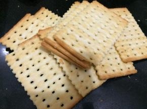 准备好咸饼干