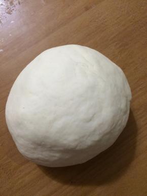 启动和面程序，使得面团能形成一张比较薄的薄膜(扩展阶段)，就可以了。然后放进冰箱冷藏，第二天早上可以用