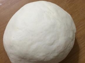 启动和面程序，使得面团能形成一张比较薄的薄膜(扩展阶段)，就可以了。然后放进冰箱冷藏，第二天早上可以用