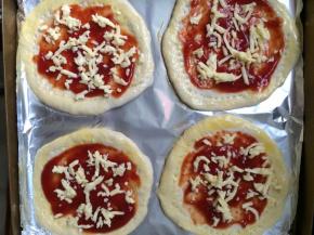 铺上适量的芝士