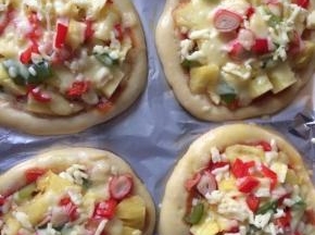 再取出略撒一些芝士 再进炉烤3分钟左右即可