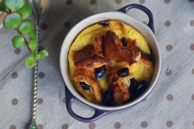 低热量的早餐之烤面包布丁