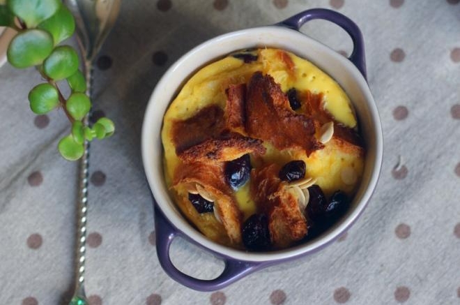 低热量的早餐之烤面包布丁