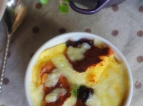 取出撒上芝士，再进炉烤3分钟左右即可出炉享用啦