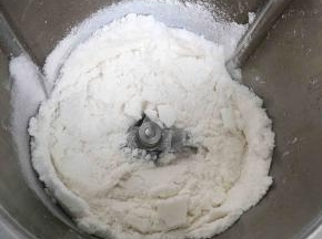250克的冰糖打碎