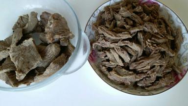 煮了20分钟后关火，把肉夹出来