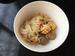 米粉夹出来放丸子上面