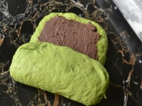 然后对折成三折