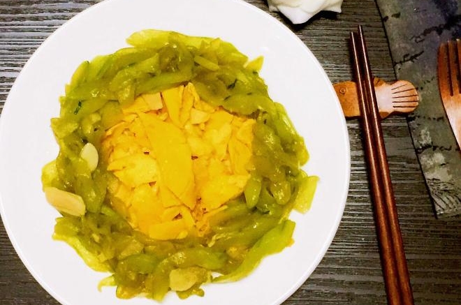 青抱黄金蛋