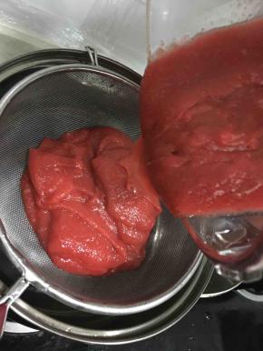 打磨好的山楂泥