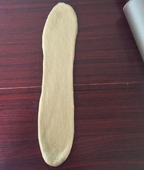 这次松弛好后，擀开，然后至上而下卷起来