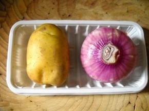 准备好土豆、洋葱。