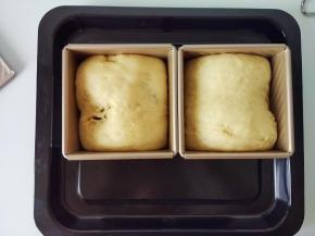 把面团发酵至九分满，烤箱预热165度，中层15分钟，中下层15分钟