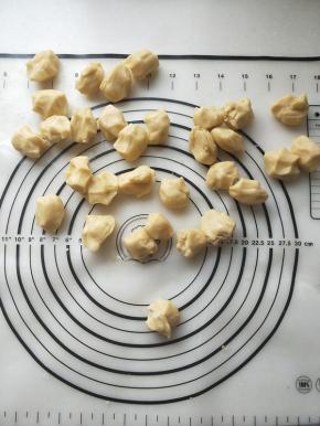 分成30克一个小面团