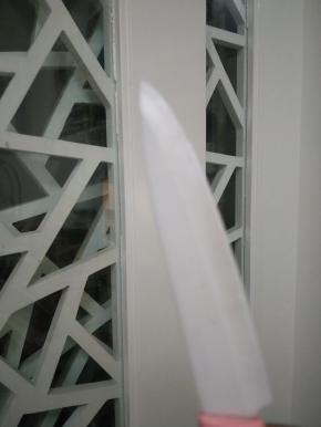 用尖刀按照画好的所有部位刻出来掏空。