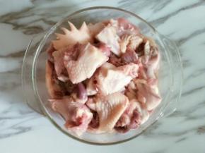 土鸡斩块清洗干净