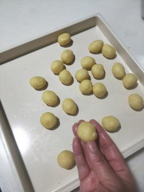 分成12个一克搓圆