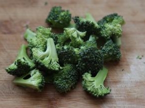 西兰花洗净切小块