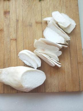 杏鲍菇洗净切片