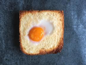 烤箱预热180度，放入烤箱烤3分钟，上烤