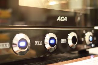 开始预热烤箱，上火180度，下火180度，时间是20分钟