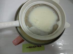 过滤豆浆。
