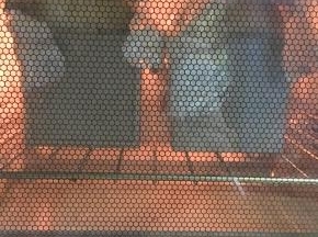 烤箱150度预热，中层烤30-35分钟，上色记得加盖锡纸哦
