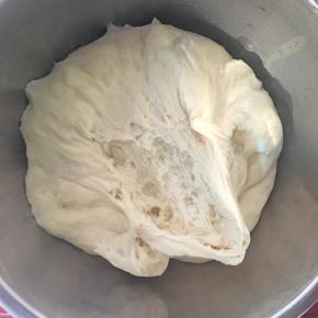 发酵至3倍大，也可以学我放冰箱冷藏慢发酵12小时