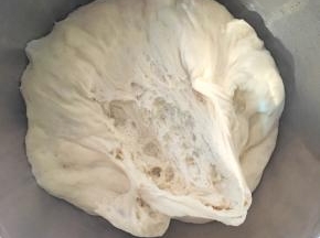 发酵至3倍大，也可以学我放冰箱冷藏慢发酵12小时
