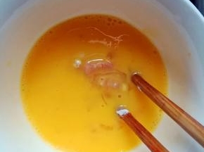 裹匀鸡蛋液