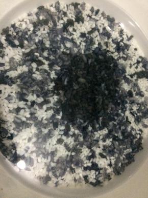 在清水里浸泡，这些工作可以在前一天晚上准备好