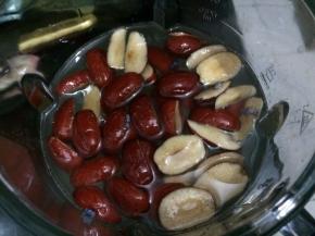 插上电源，启动破壁机