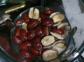 插上电源，启动破壁机