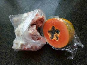 准备做汤的食材。