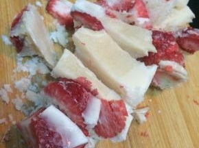 然后取出来切成小块