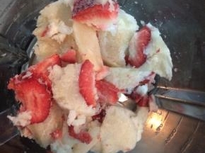 放进破壁机杯子里