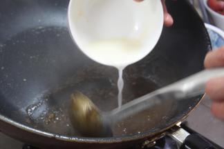 炒香后加入适量水淀粉收汁