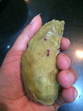 把红薯蒸熟后去皮