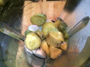 然后分别加入破壁机内