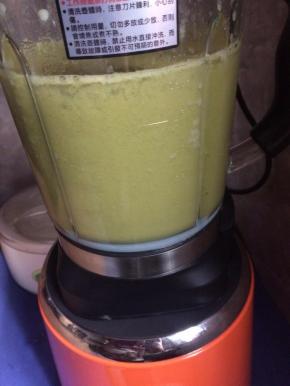 等到破壁机发出停止的提示音后拔下电源