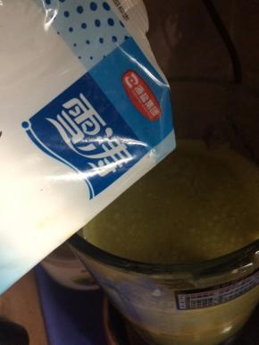 然后加入适量的盐调整即可