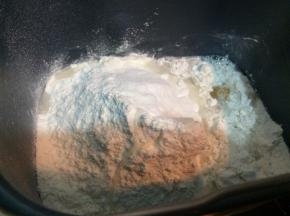 中粉250克，酵母3克，食用油10克，清水适量