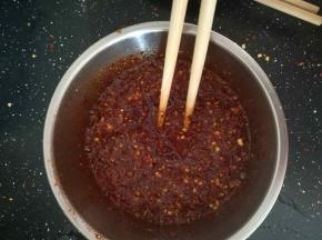 用筷子拌匀。放凉即可。